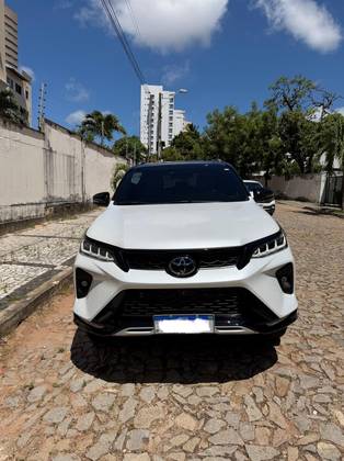 TOYOTA HILUX SW4 2.8 D-4D TURBO DIESEL DIAMOND 7L 4X4 AUTOMÁTICO TOYOTA HILUX SW4 2.8 D-4D TURBO DIESEL DIAMOND 7L 4X4 AUTOMÁTICO